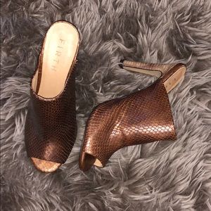 FIRTH Snake Printed Leather Heel